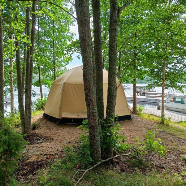 Glamping-teltta-takaa.jpg