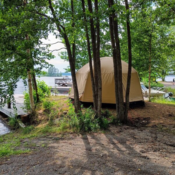 Glamping-teltta-takaviistosta-lettubaarille-pain.jpg