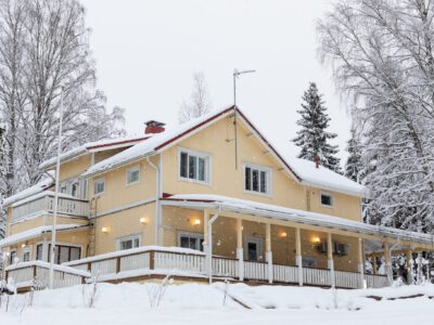 Tuhannen Tarinan Talon yläkerran huoneisto